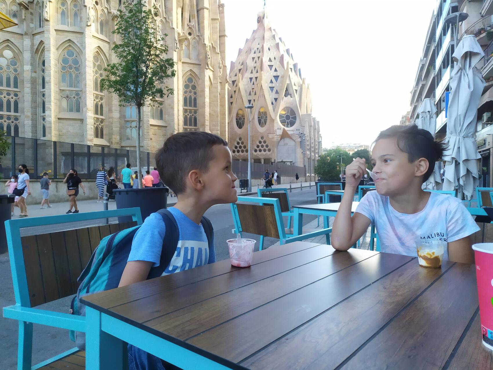 Саша и Максим сейчас живут вместе с родителями в Испании. Фото из личного архива