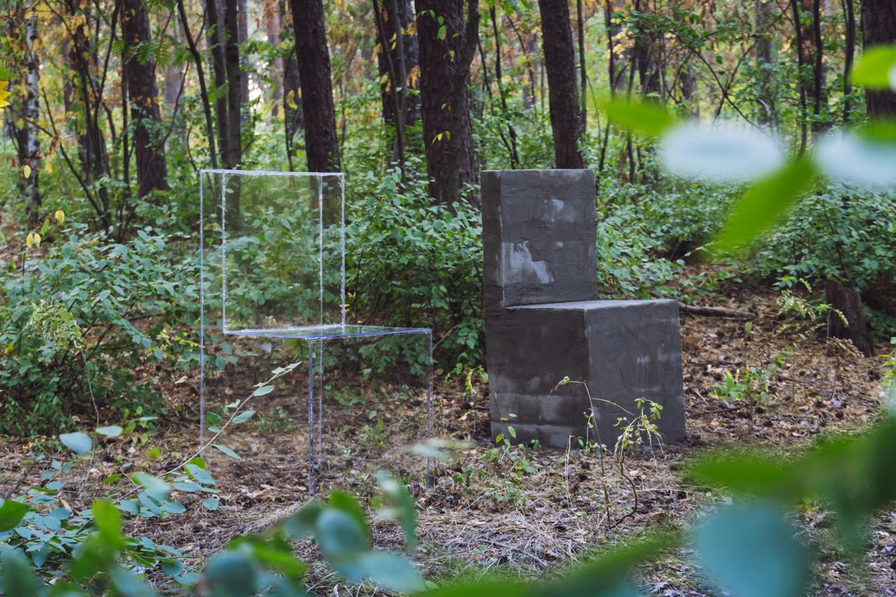 «Два стула» — одна из любимейших работ Юлии, признается художница. Фото: Роман Рамазанов
