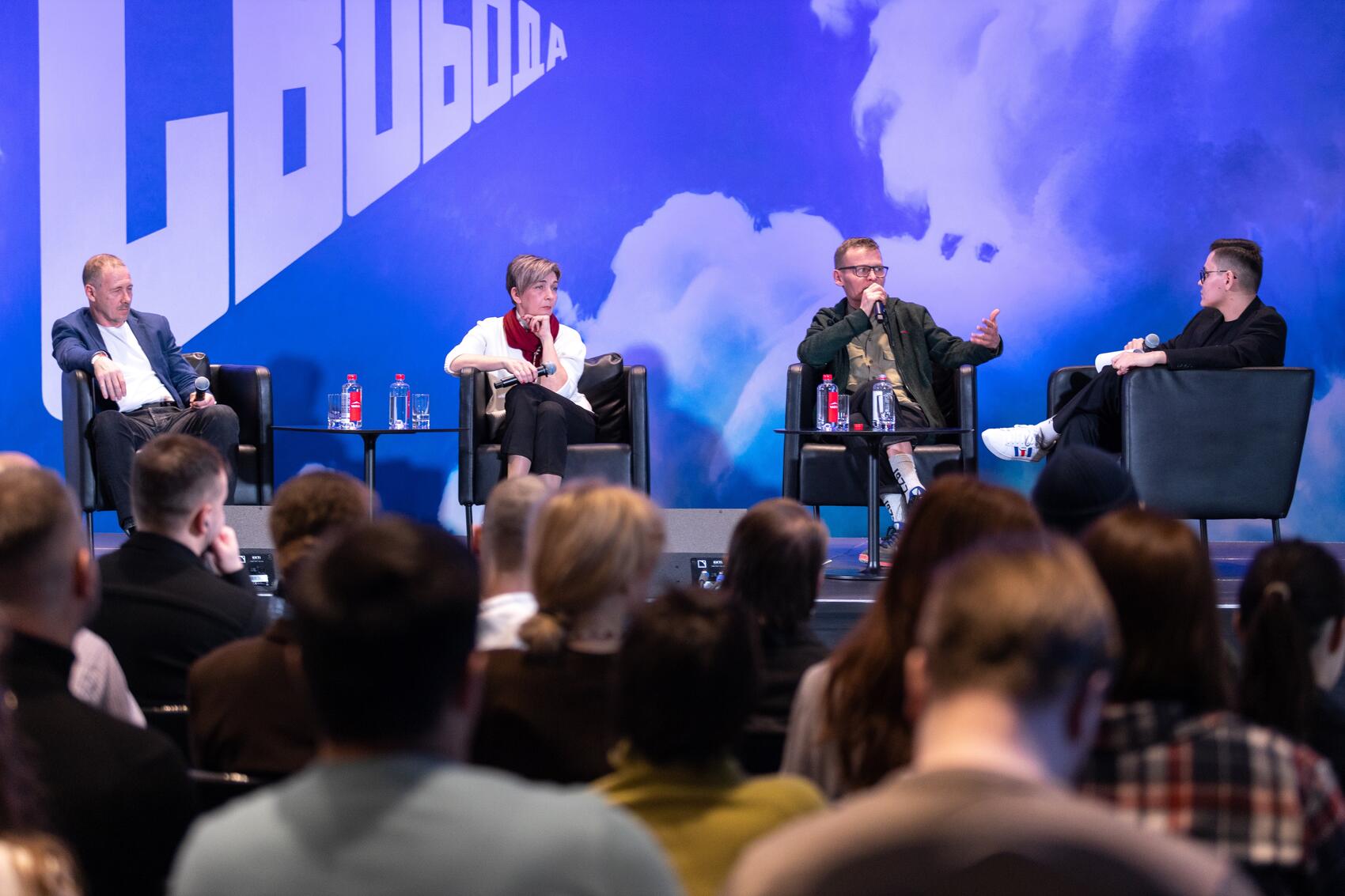 Сергей Колосовский, Валерия Бармина, Роберт Гараев и модератор Ельцин Центра. Фото: Любовь Кабалинова, пресс-служба Ельцин Центра