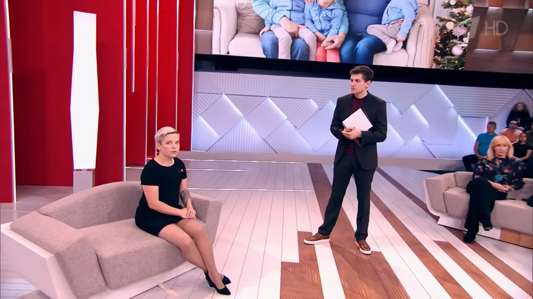 Фрэнсис (Юлия Савиновских) на шоу «Пусть говорят» на «Первом канале». Скриншот записи программы