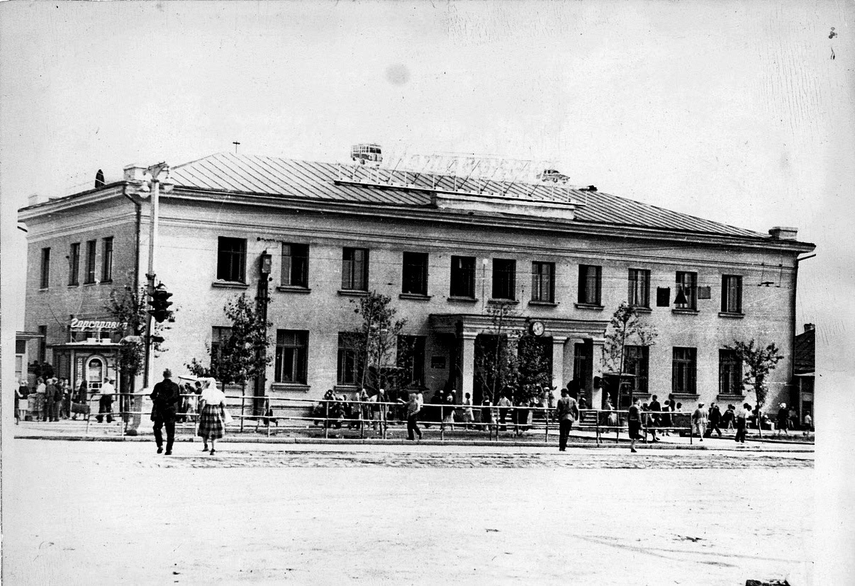 Первое здание Южного автовокзала на пересечении улиц Щорса и 8 марта в 1960-е