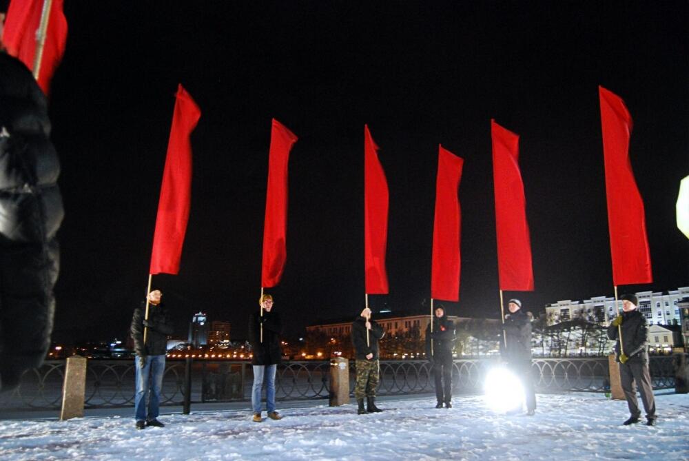 Акция на Плотинке через год после демонтажа конструкции. Фото: движение «Суть времени»