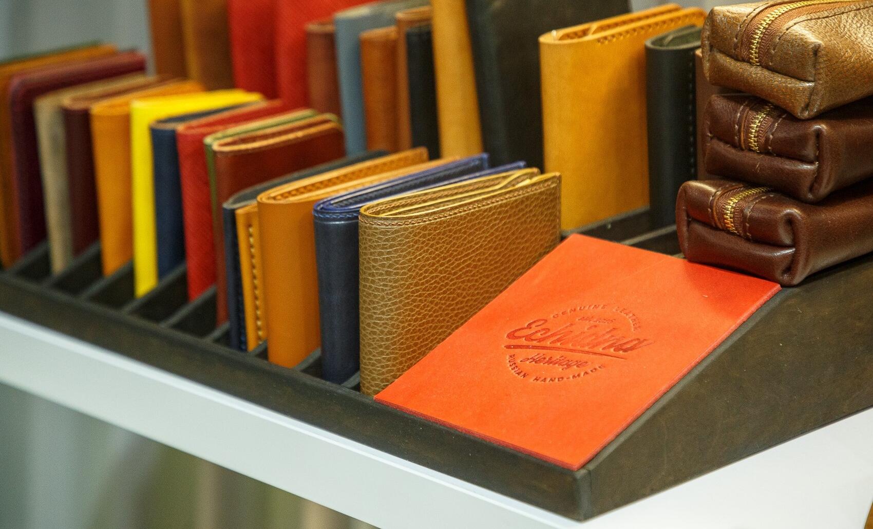 Изделия из кожи ручной работы от Echidna. Фото: Федор Серков / Администрация Екатеринбурга