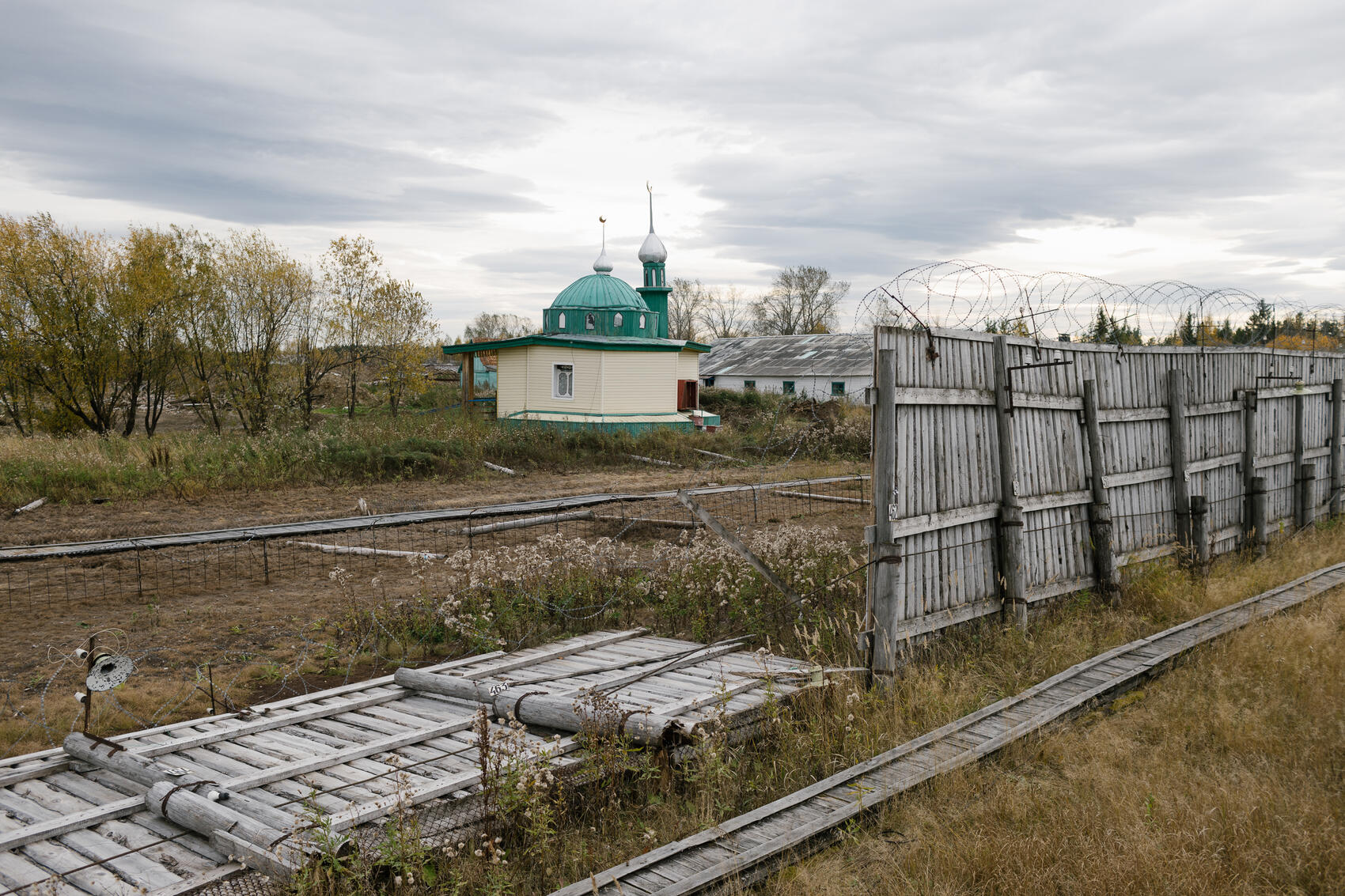 Руины закрывшейся колонии ИК-55