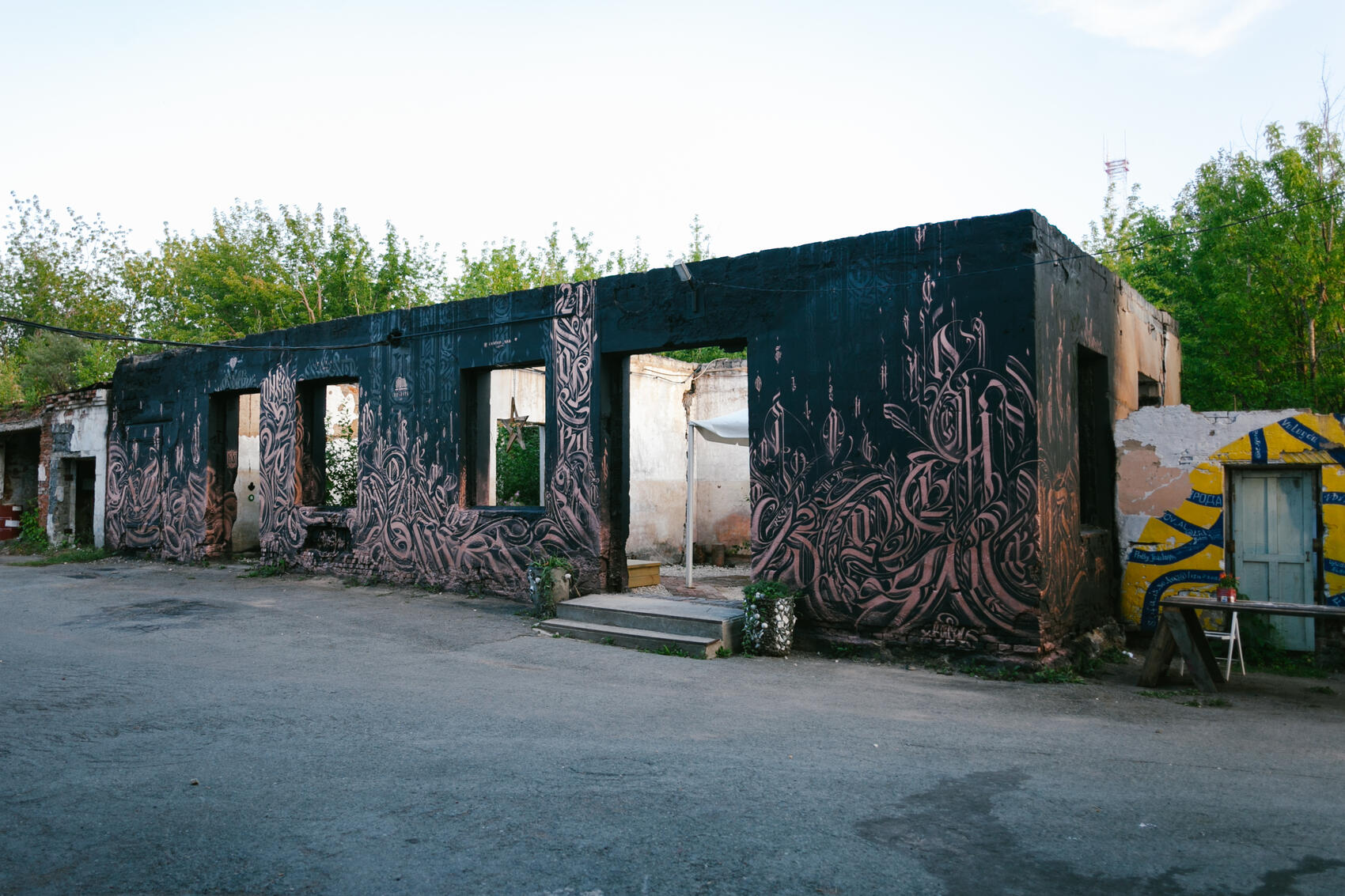 Каллиграфия Васи Баса. Фото: Анна Марченкова