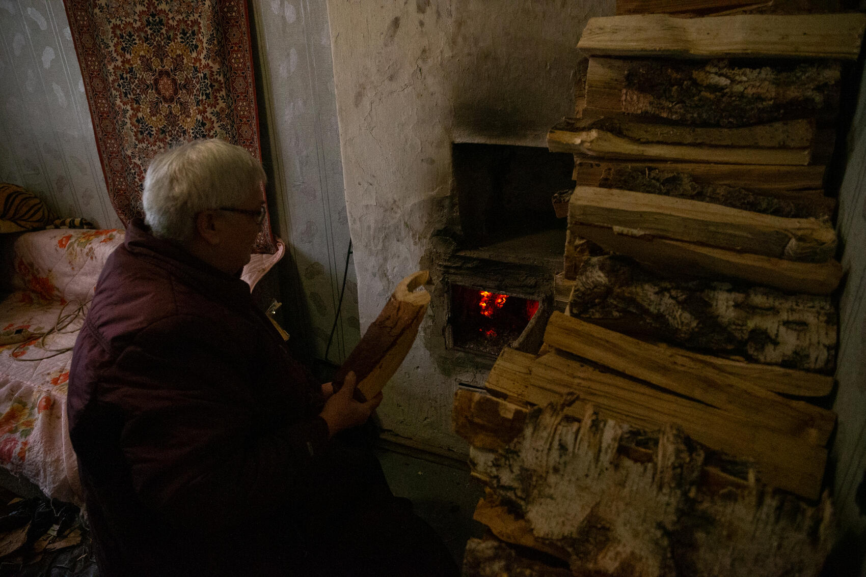 Пенсионеры из села под Екатеринбургом уже шестую зиму замерзают в  разрушающемся доме, ожидая расселения