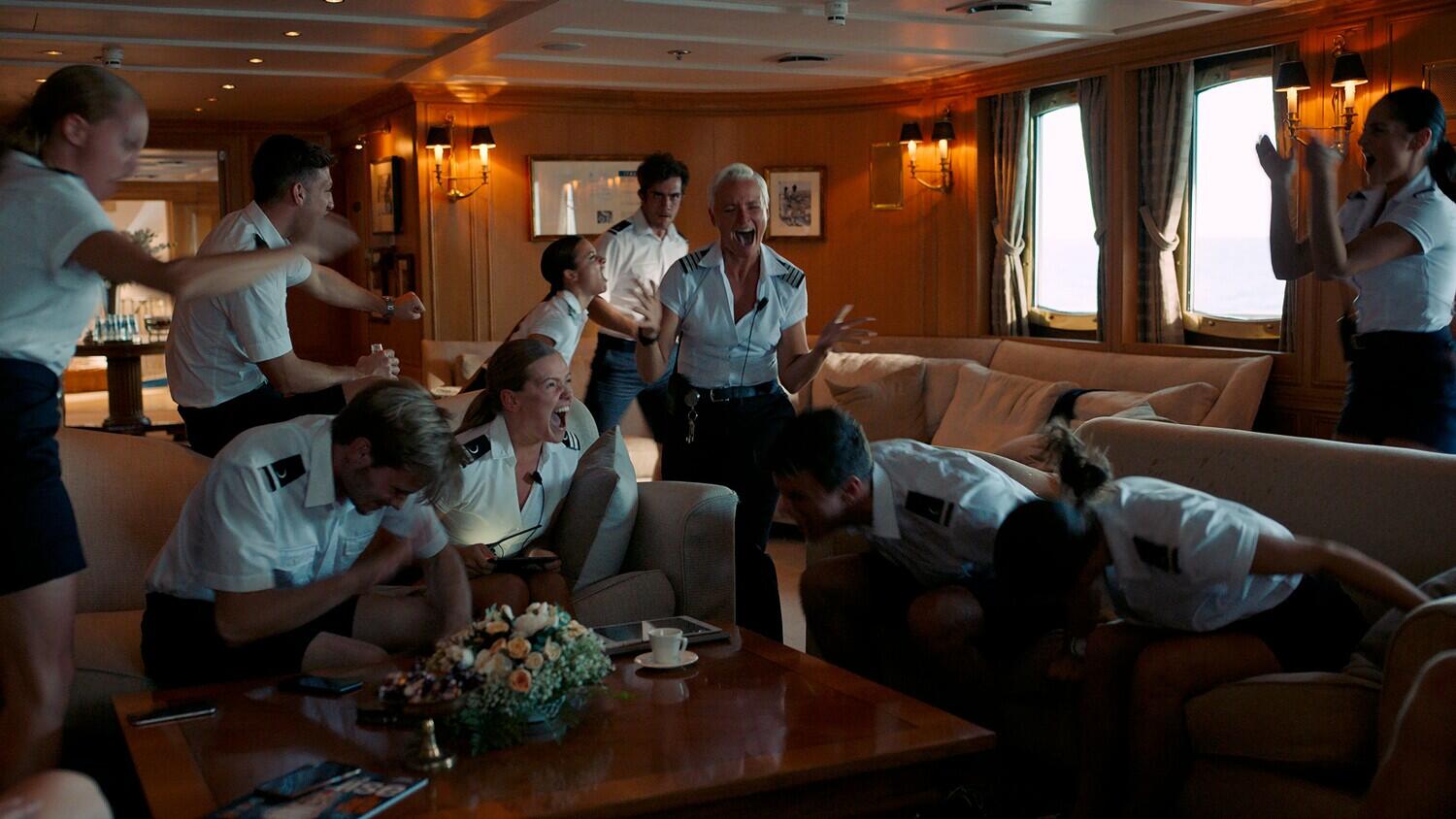 Кадр из фильма «Треугольник печали»