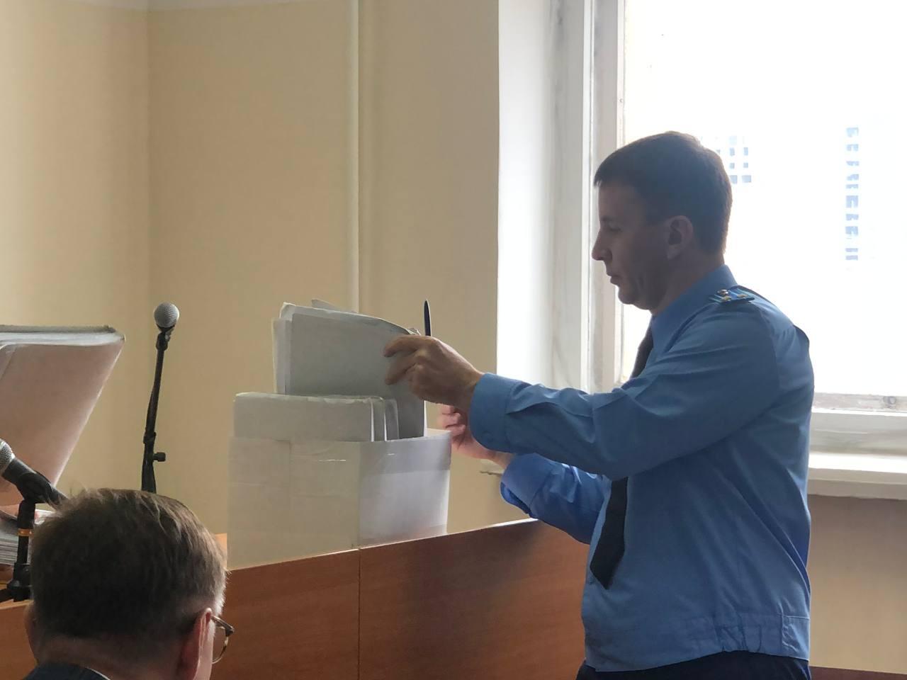 Материалы дела – огромная коробка с семью папками. Фото: Мария Рубинина / It's My City 