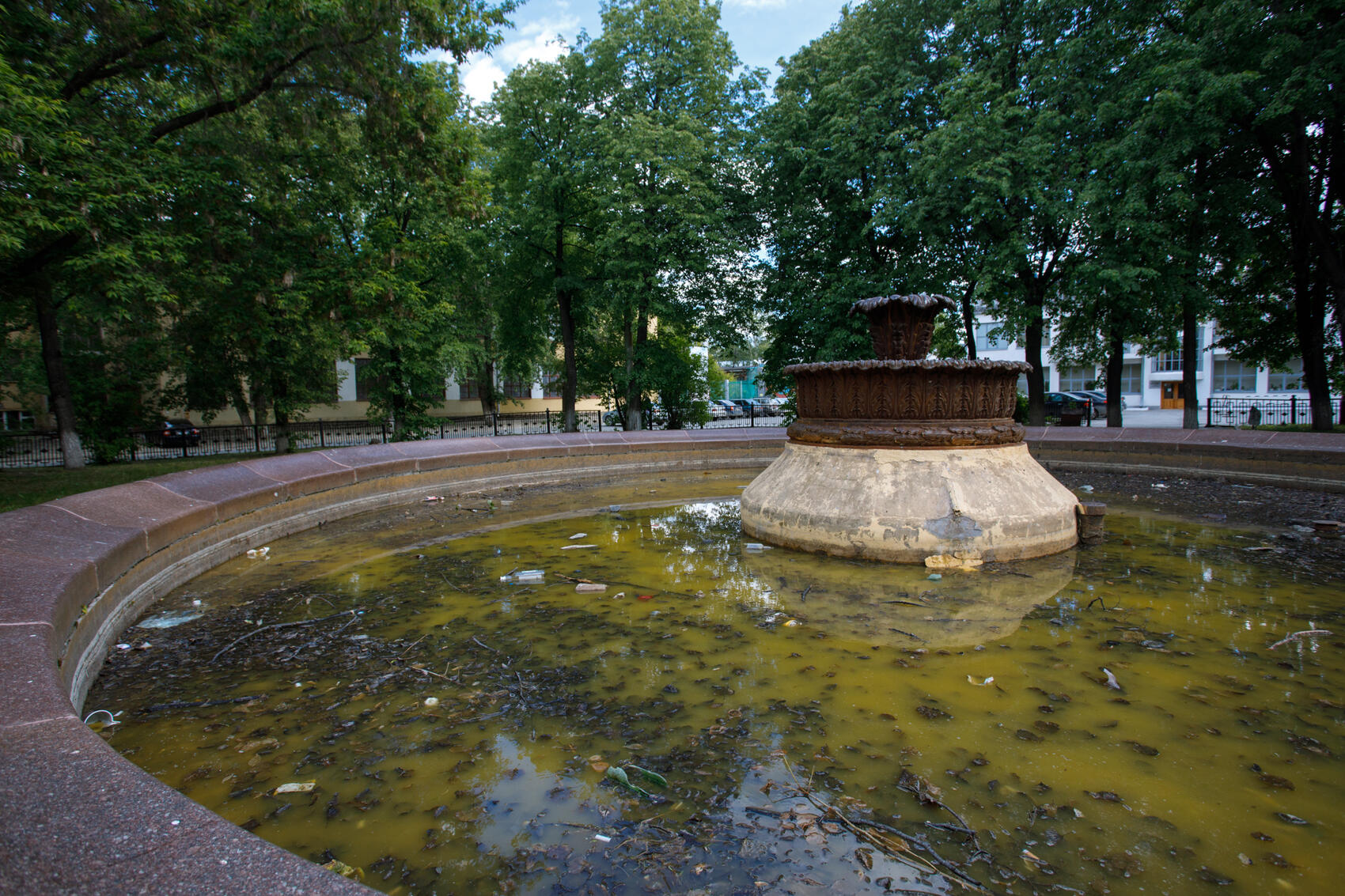 Сегодня фонтан, к сожалению, не работает