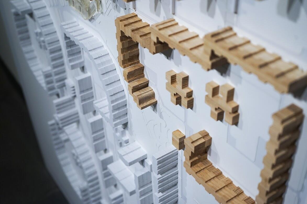 Фрагмент масштабной модели МЖК-1. Из дерева сделаны построенные дома комплекса. Фото: Арина Томашова / It's My City