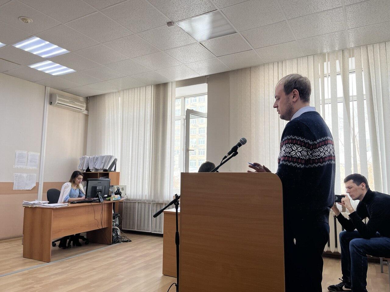 За трибуной – представитель «Фонда Радомир». Фото: Мария Рубинина / It's My City