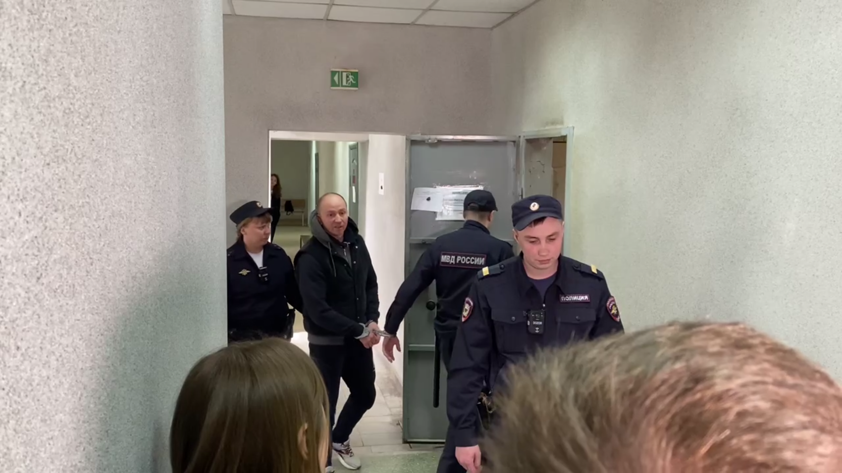 Андрей Дьяков (в центре). Скриншот из видео / It's My City