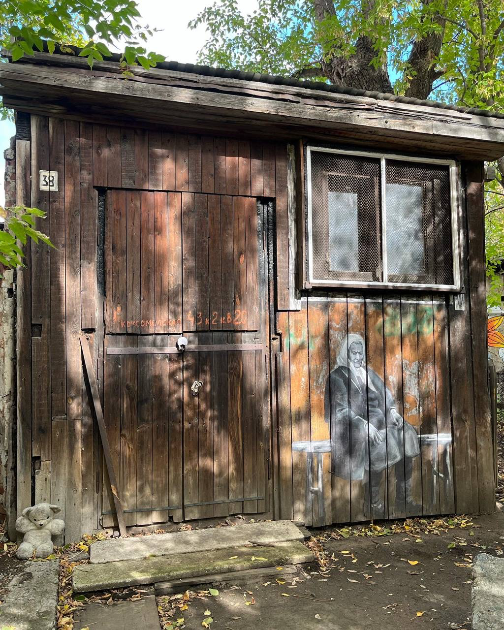 «У закрытой двери» в «Республике Лодыгина». Фото: телеграм-канал Юлии Антоновой