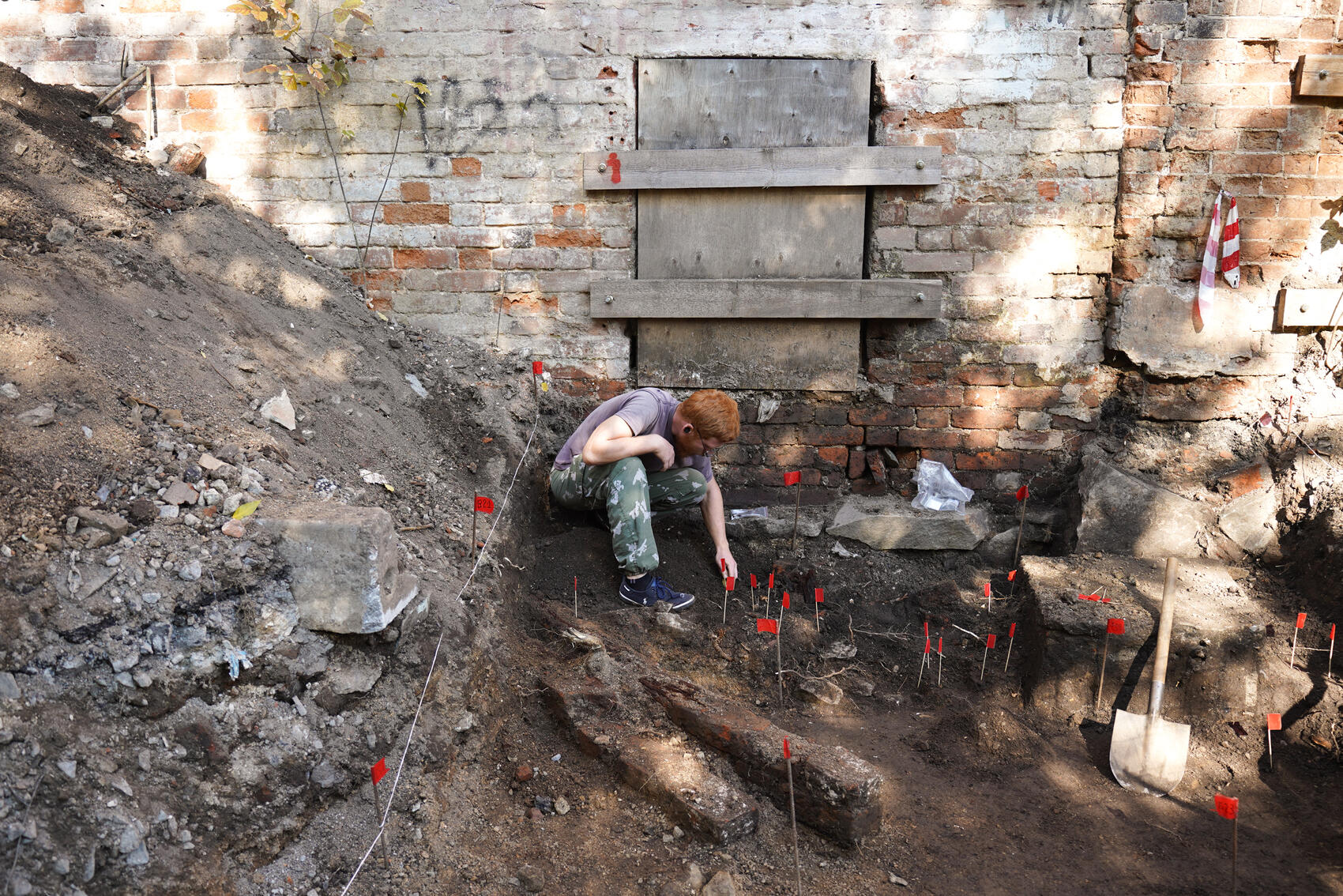 Красные флажки обозначают квадратную сетку, которой условно 