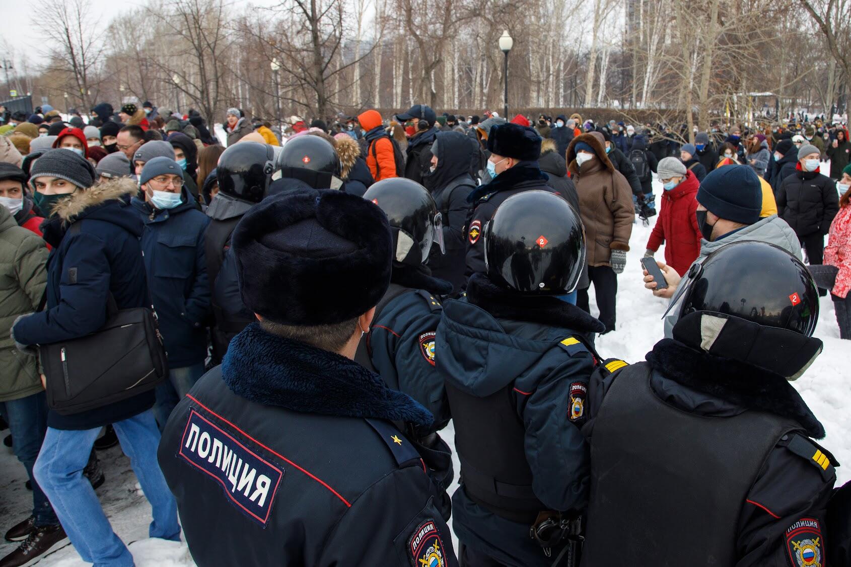 Екатеринбург подать. Митинг в Екатеринбурге. Митинг 21 апреля Екатеринбург. Митинг Навальный Екатеринбург. Екатеринбург Навальный митинг 21 апреля.