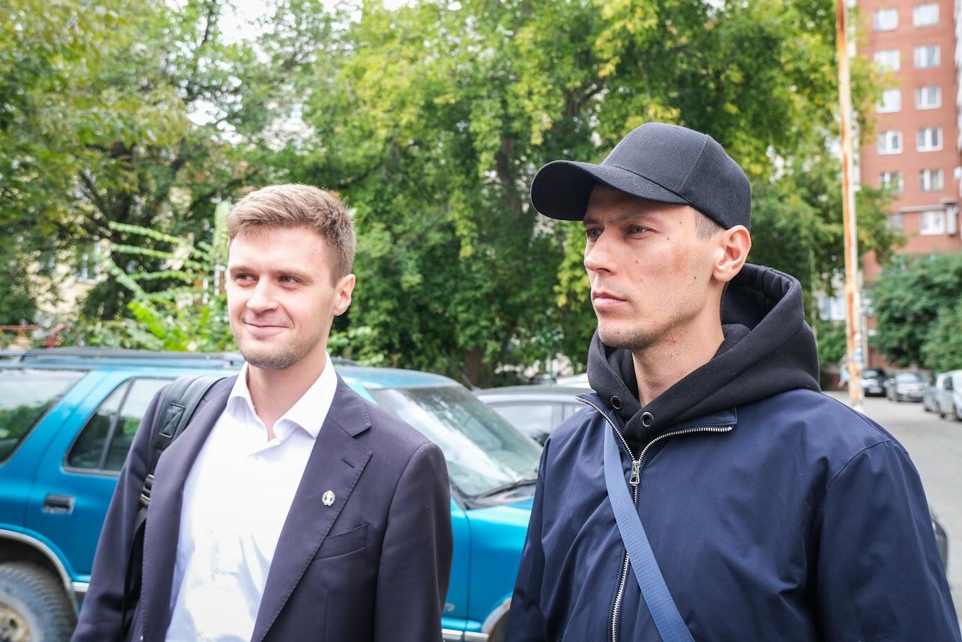 Адвокат Георгий Краснов и главный редактор издания Владислав Постников. Фото: Елена Елизарова / It's My City