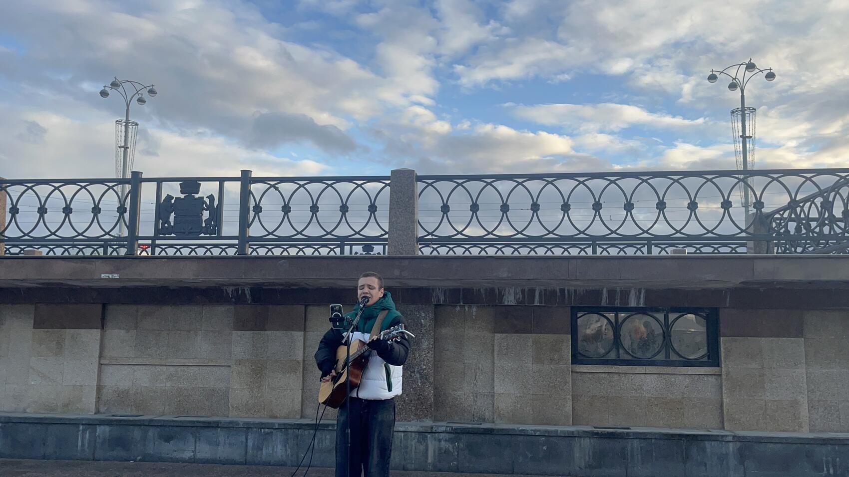 Женя Радость на Плотинке в выходные