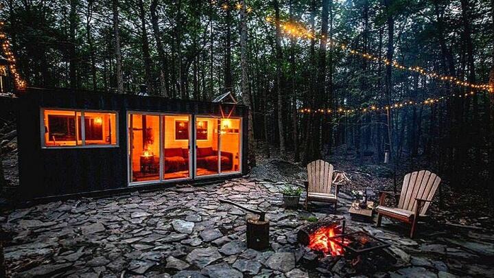 Пример дома на основе грузового контейнера, которым вдохновляется создатель глэмпинга. Источник: Е1