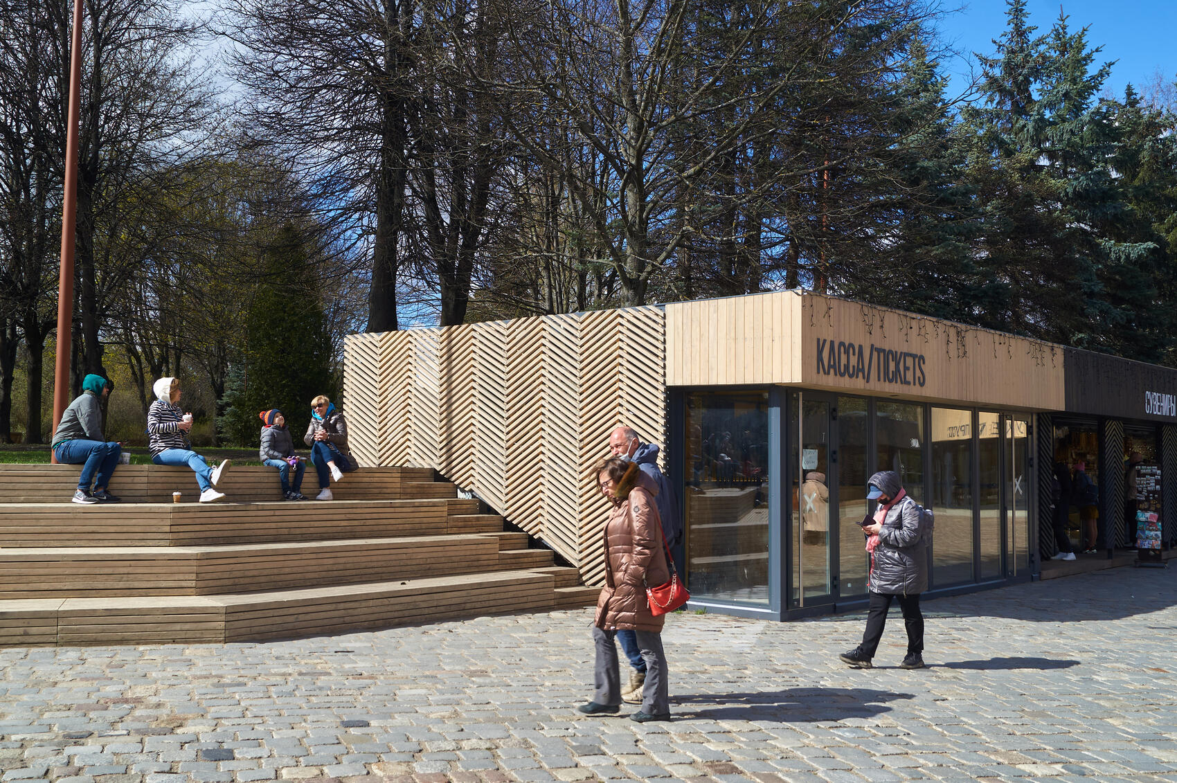 Площадь у собора на острове Канта 