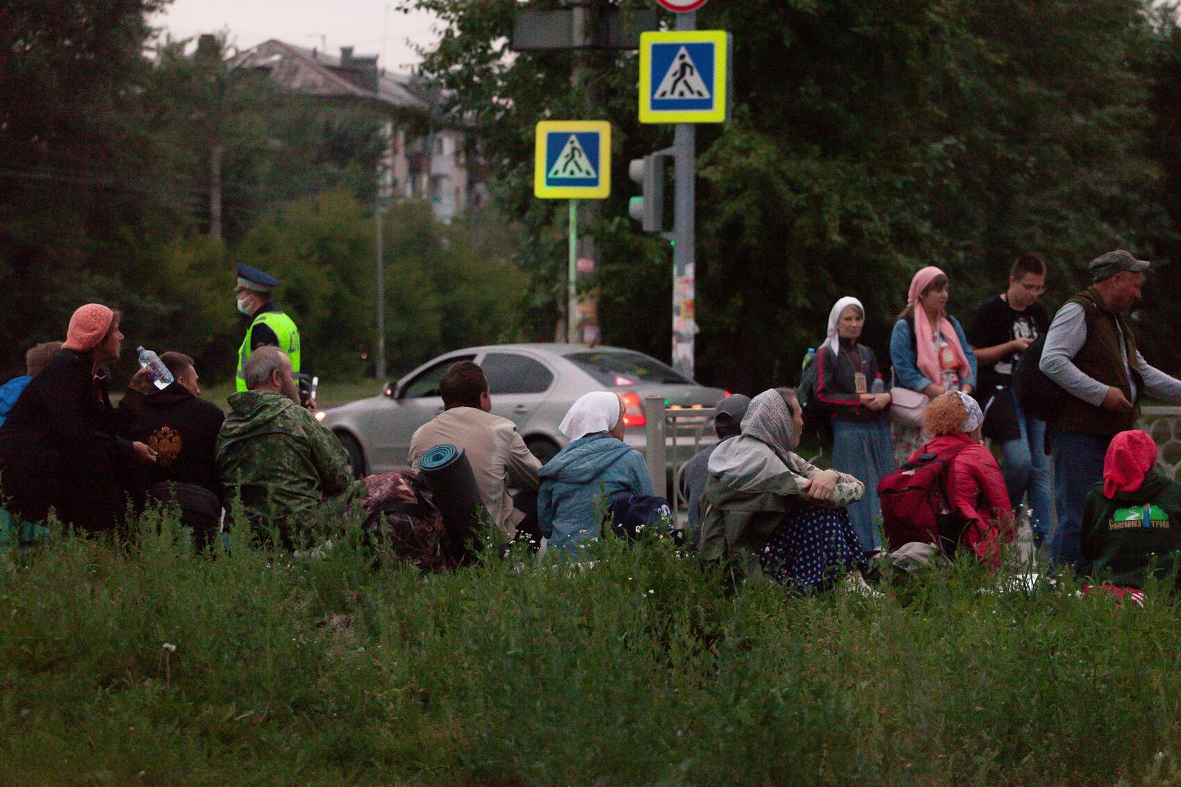 Привал на Сортировке у участников крестного хода. Фото: Игорь Брук / It's My City