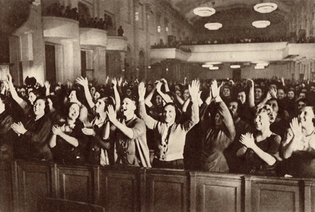 Фото из альбома «Жены инженеров», 1937