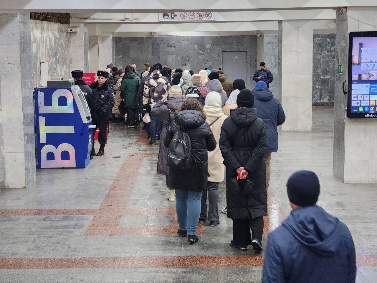 Очередь в метро / E1.ru