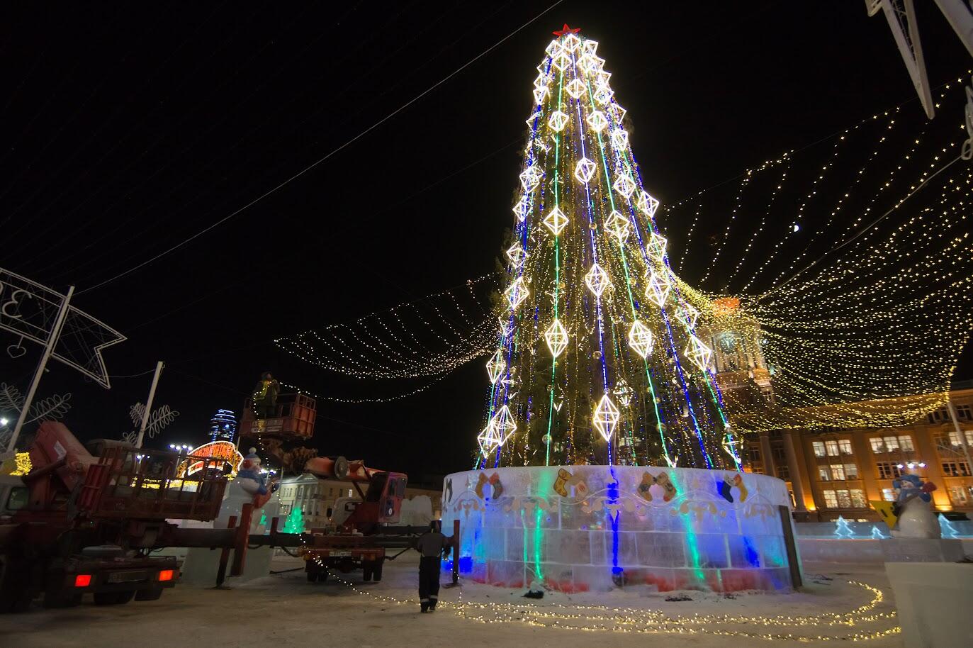 елка в екатеринбурге на площади