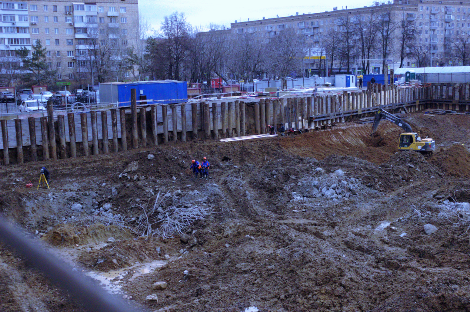Котлован, который роют под строительство Lunar