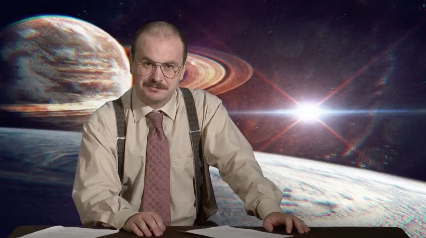 Награждение победителей было стилизовано под 1990-е. Ведущий Владимир Антипов отдаленно напоминает Владислава Листьева