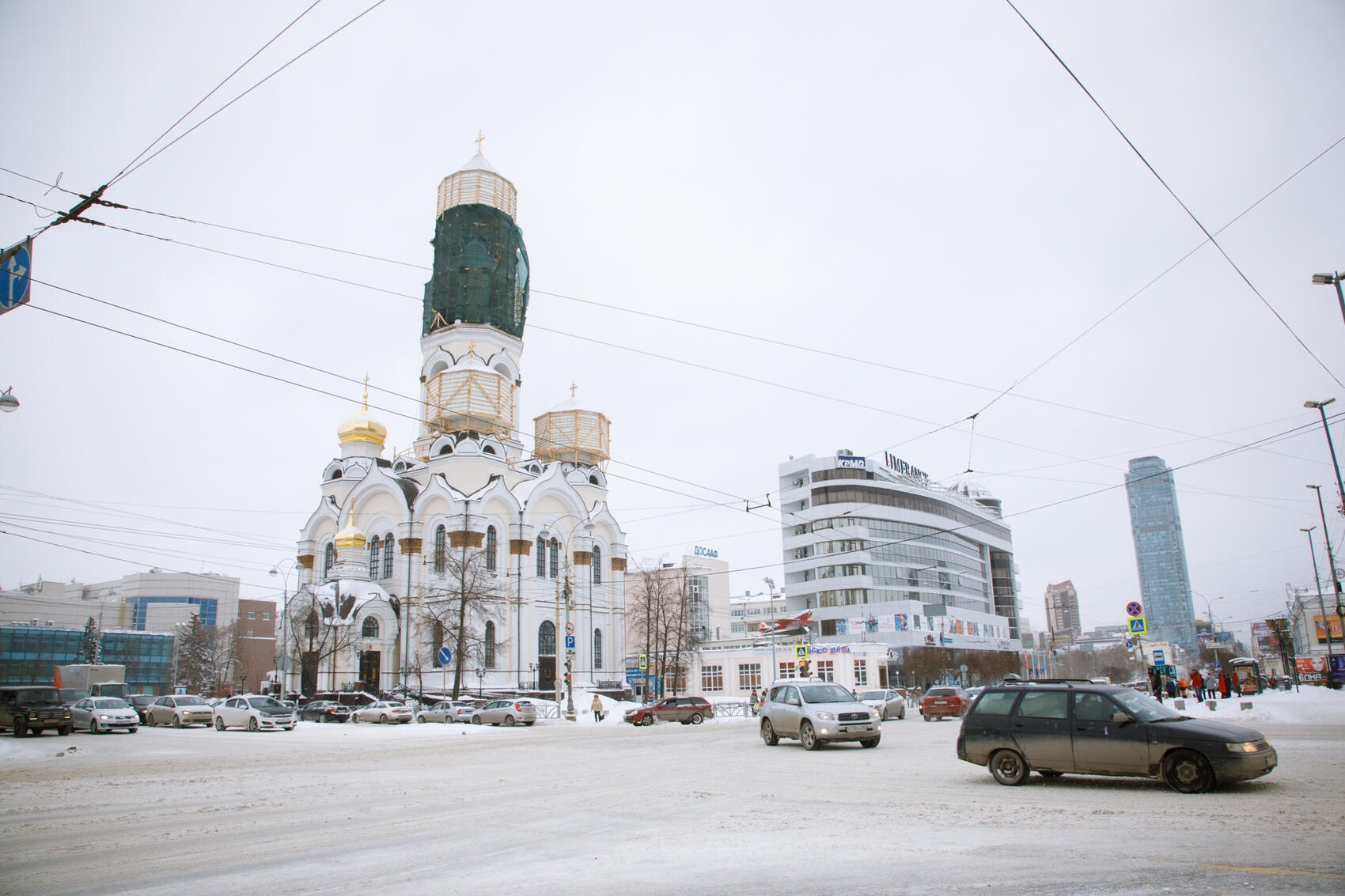 В Екатеринбурге на девятый день со смерти Навального неизвестные снимали на  камеру прихожан храма