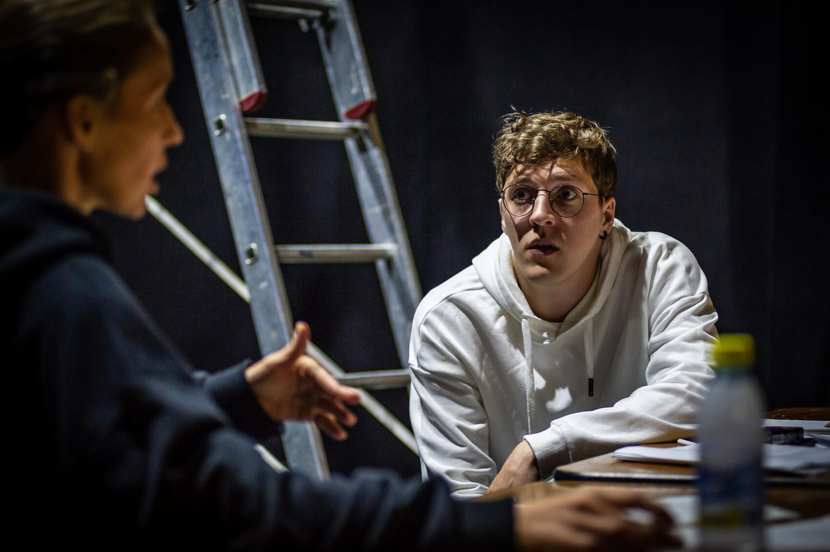 Актер Артем Упоров на репетиции «Над пропастью во ржи». Фото: Камерный театр