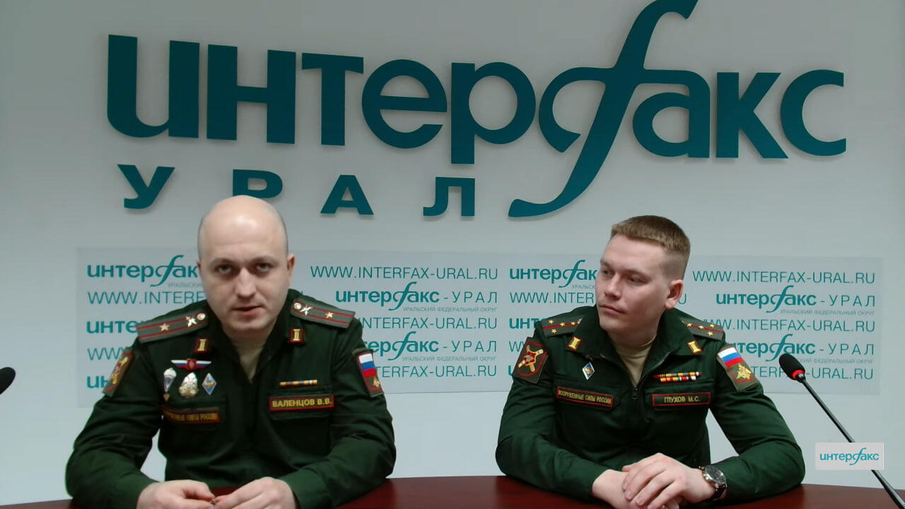 Виктор Валенцов (слева). Скриншот из трансляции «Интерфакса»