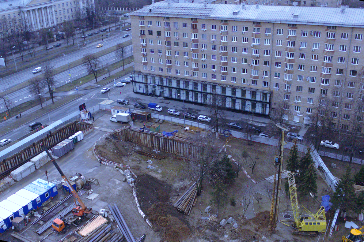 Вид на стройку Lunar и дом 40 по Ленинскому проспекту, где живет Александр