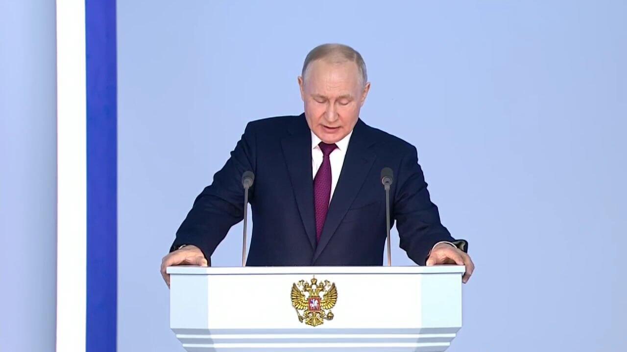 Скриншот трансляции послания Путина Федеральному собранию