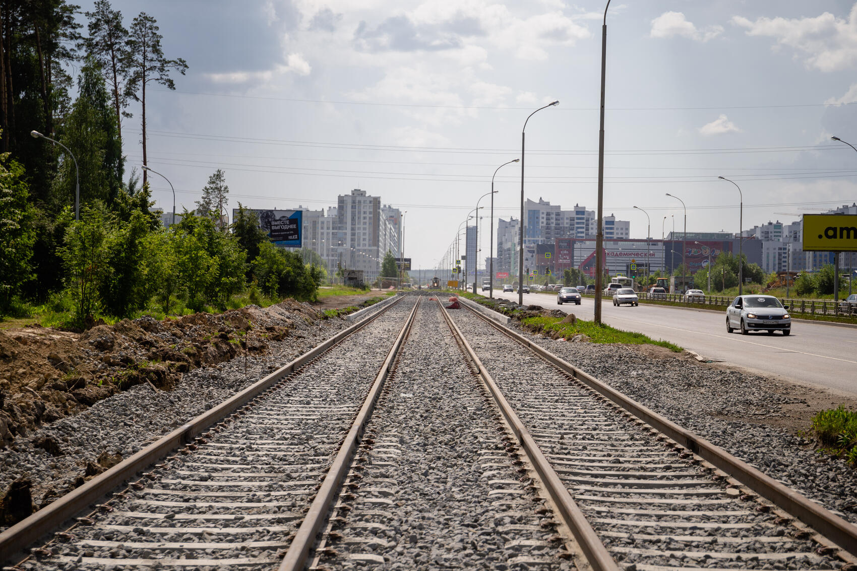 Строящееся трамвайная ветка в Академический в июле 2022 года. Фото: Илья Вага / It’s My&nbsp;City