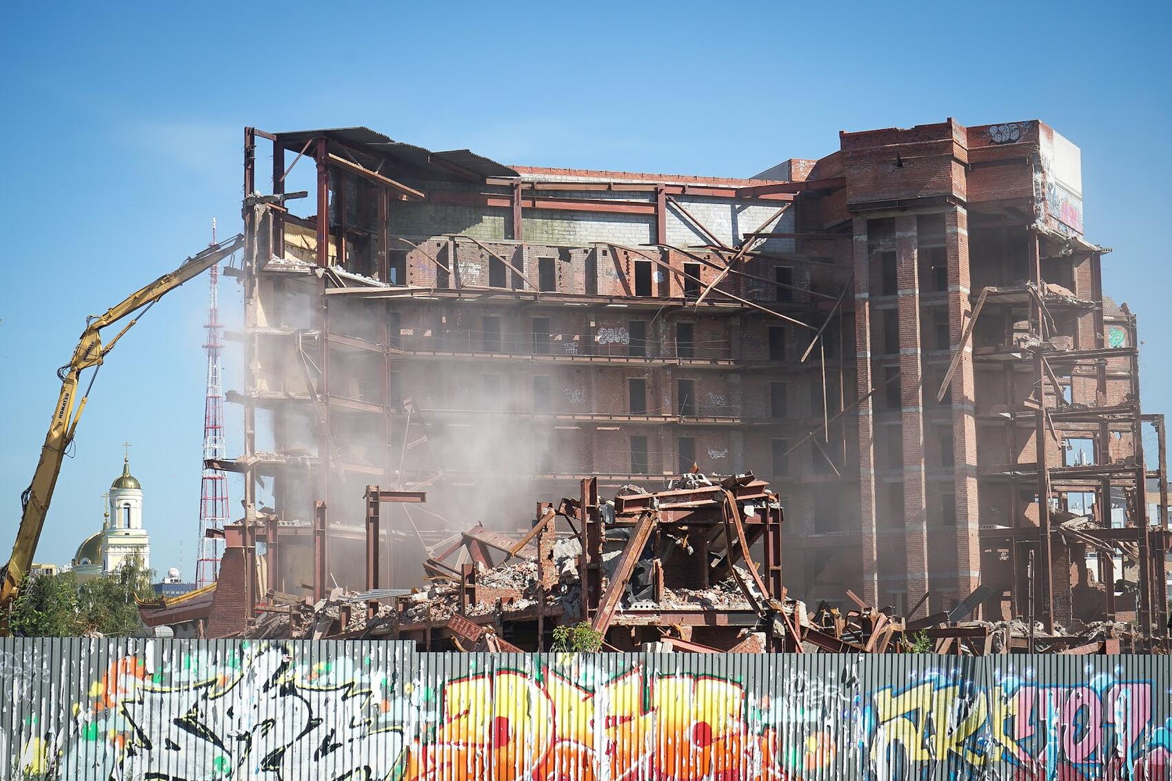Снос «Дели» в августе 2021. Фото: Арина Томашова / It's My City