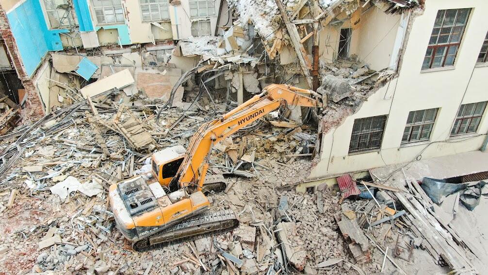 Снос конструктивистского здания ПРОМЭКТа на улице Декабристов в Екатеринбурге. Фото: Алексей Вахрушев